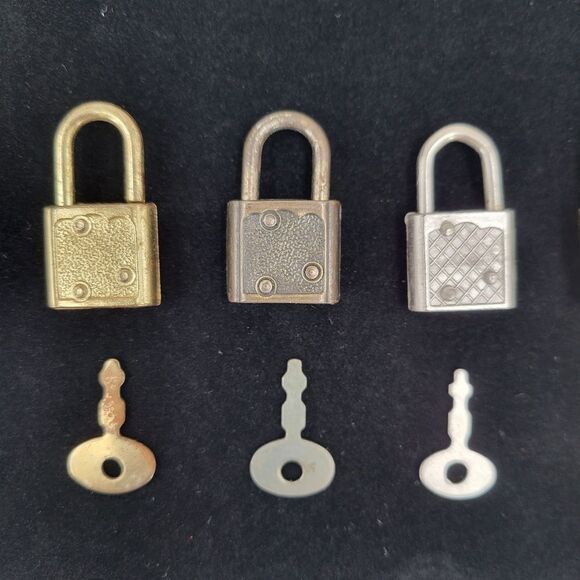Vintage Gold and Silver Mini Padlocks with Keys Perfect For Purse Charms - Picture 5 of 7